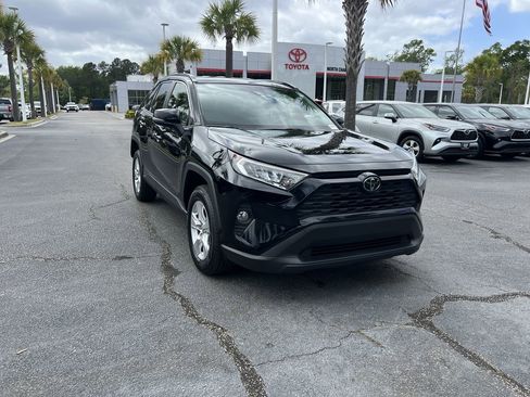 Used 2020 Toyota RAV4 XLE image 2