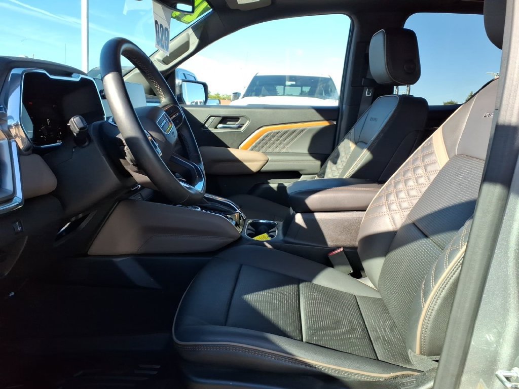 Used 2024 GMC Canyon Denali AWD/4WD image 12