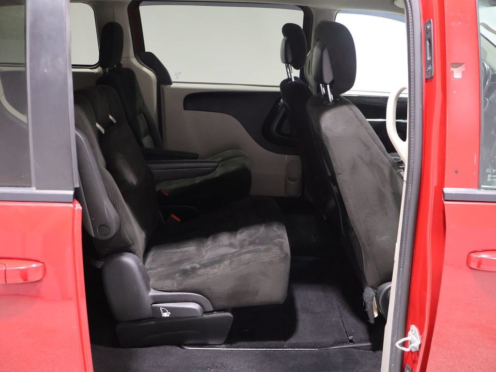 Used 2015 Dodge Grand Caravan SXT w/ Rear Park Assist Package FWD image 11