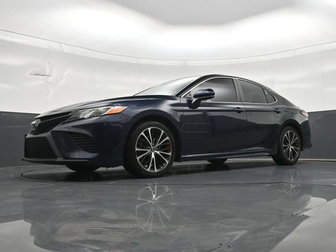 Used 2018 Toyota Camry SE w/ Moonroof Package FWD image 23