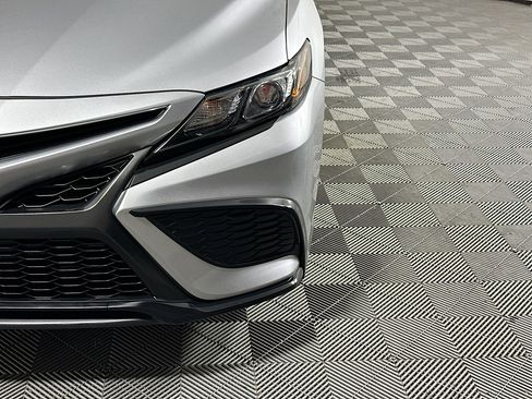 Used 2024 Toyota Camry SE image 9