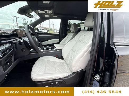 Used 2025 Cadillac Escalade ESV V image 19