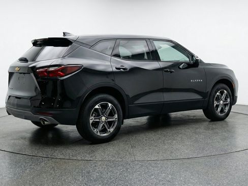 Used 2025 Chevrolet Blazer LT FWD image 9