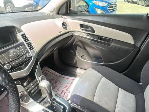 Used 2016 Chevrolet Cruze LS FWD image 11