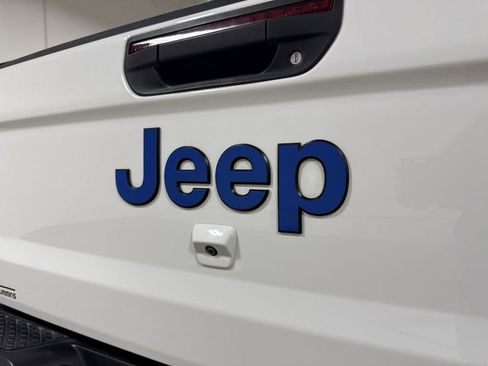 Used 2023 Jeep Gladiator Sport image 25