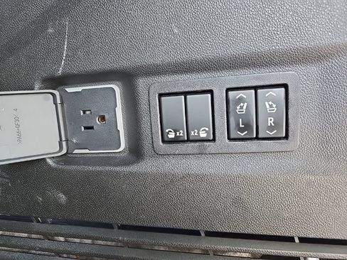 Used 2023 GMC Yukon Denali Ultimate w/ LPO, Floor Liner Package AWD/4WD image 66