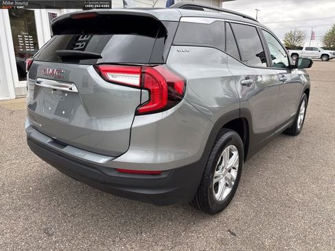 Used 2024 GMC Terrain SLE w/ Driver Convenience Package FWD image 5