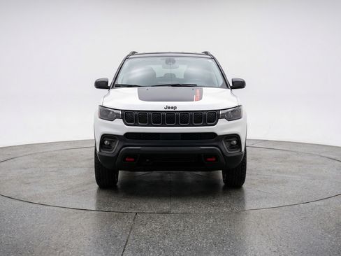 Used 2025 Jeep Compass Trailhawk image 2
