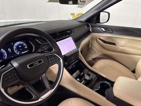 New 2025 Jeep Grand Cherokee L Limited w/ Black Appearance Package image 27