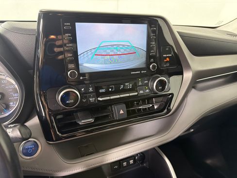 Used 2020 Toyota Highlander LE AWD/4WD image 15