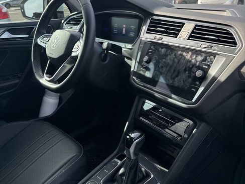 Used 2022 Volkswagen Tiguan SE image 15