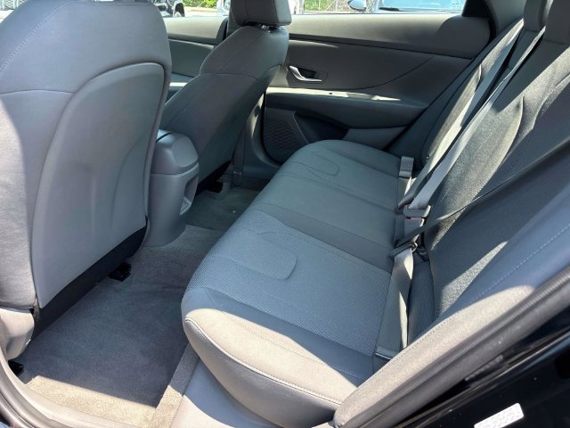Certified 2024 Hyundai Elantra SE FWD image 10