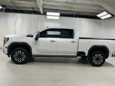 Used 2024 GMC Sierra 2500 Denali Ultimate AWD/4WD image 8
