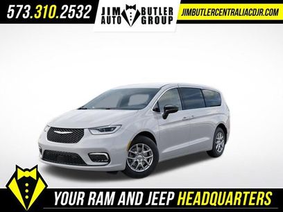 New 2025 Chrysler Pacifica Select