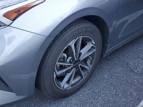 Used 2023 Kia Forte LXS image 5