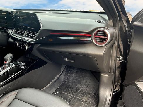 Used 2026 Chevrolet Trax RS w/ Sunroof Package image 18