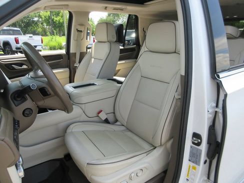 Used 2021 GMC Yukon Denali w/ Denali Ultimate Package AWD/4WD image 22
