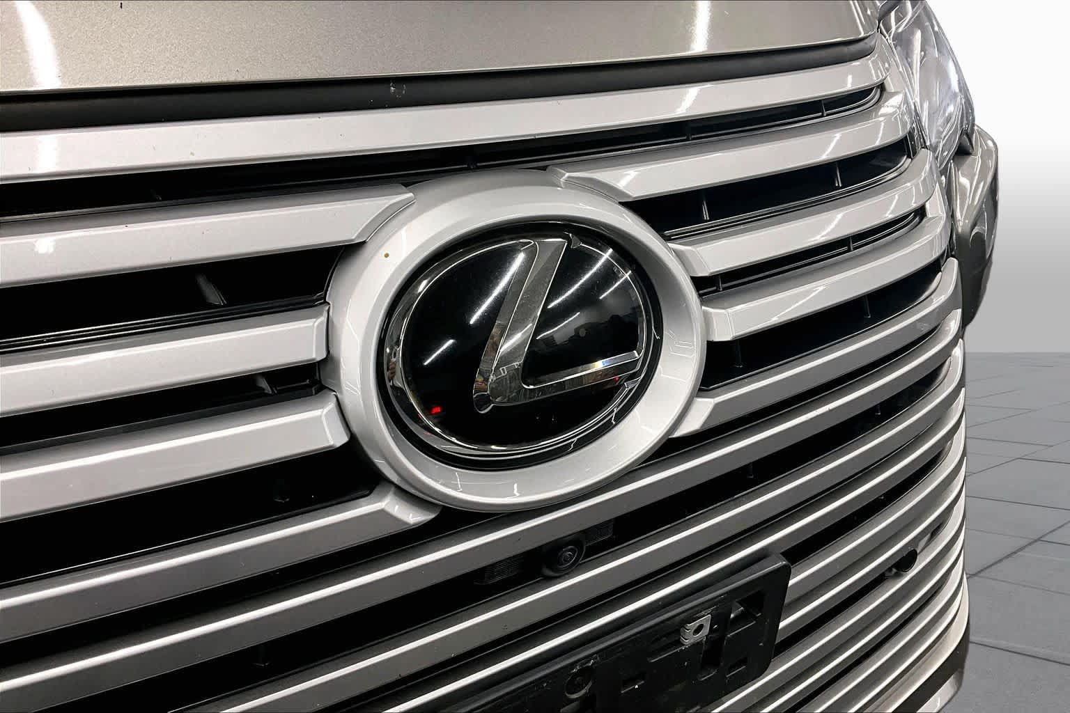 Used 2022 Lexus LX 600 4WD w/ Luxury Package image 28