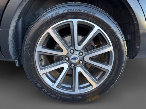Used 2018 Ford Explorer XLT w/ Equipment Group 202A AWD/4WD image 11