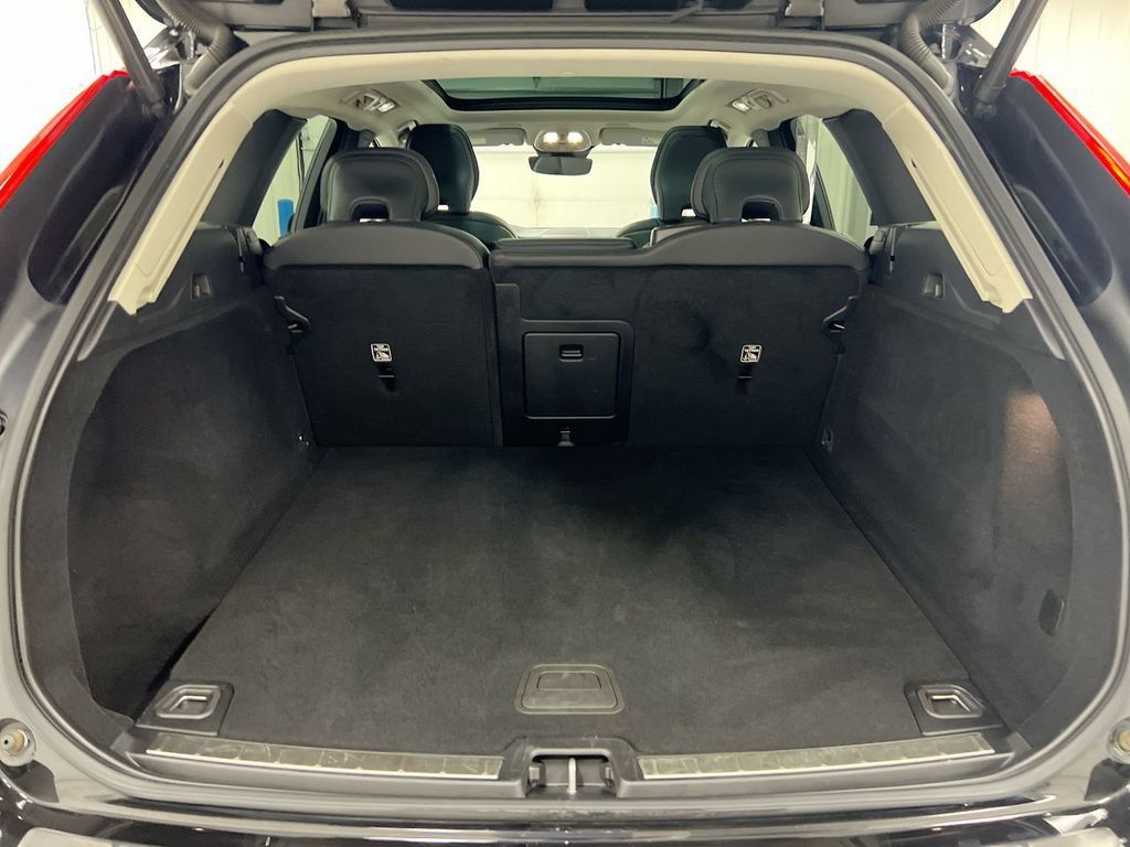 Used 2023 Volvo XC60 B5 Plus AWD/4WD image 24