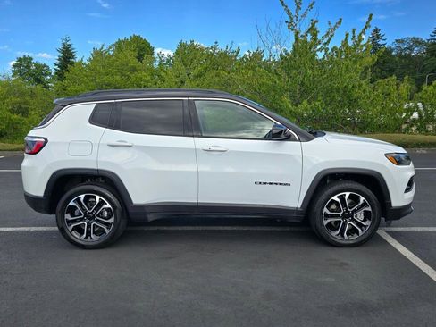 Used 2024 Jeep Compass Limited image 3