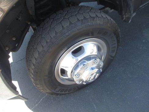Used 2024 RAM 3500 Tradesman w/ Chrome Appearance Group AWD/4WD image 14