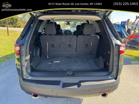 Used 2018 Chevrolet Traverse LT image 17