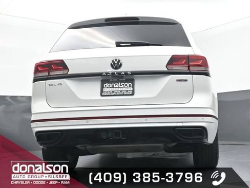 Used 2022 Volkswagen Atlas SEL R-Line AWD/4WD image 16