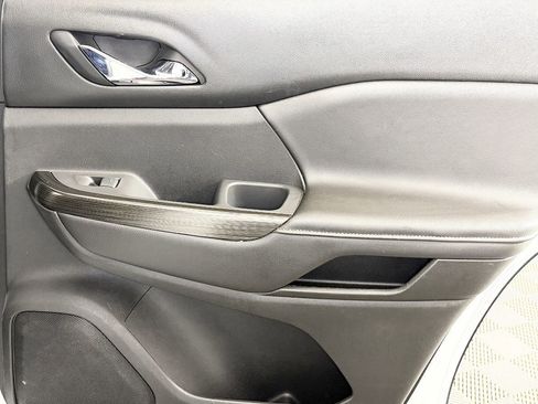 Used 2018 GMC Acadia SLT image 38