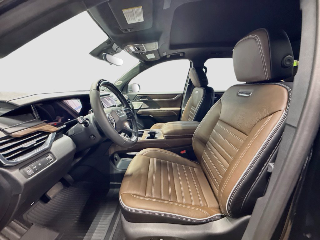 New 2027 GMC Acadia Denali Ultimate w/ LPO, Black Badging Package FWD image 22