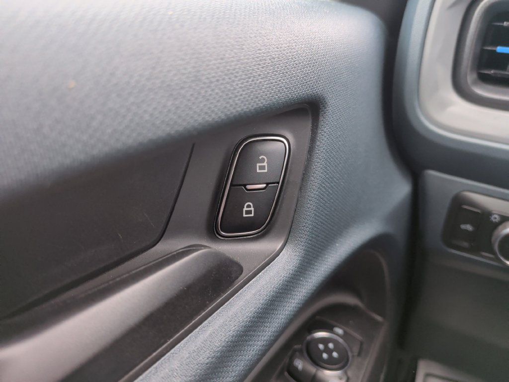 Used 2025 Ford Maverick Lobo AWD/4WD image 31