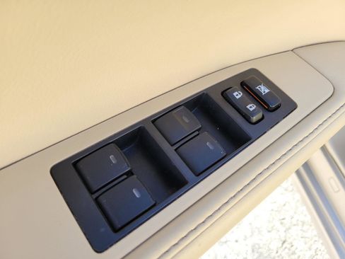 Used 2013 Lexus ES 350 w/ Luxury Pkg image 8