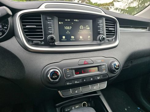 Used 2020 Kia Sorento LX w/ LX I4 Convenience Package FWD image 18