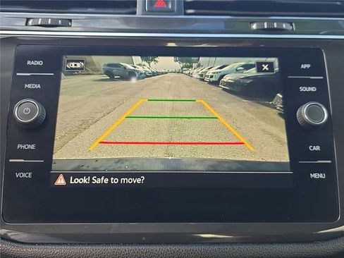 Used 2023 Volkswagen Tiguan SE FWD image 18