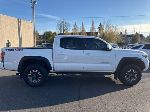 Used 2022 Toyota Tacoma TRD Off-Road image 8