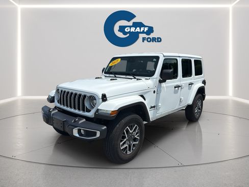 Used 2025 Jeep Wrangler Unlimited Sahara AWD/4WD image 2