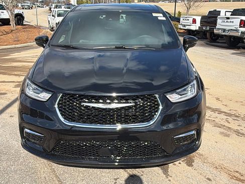 New 2026 Chrysler Pacifica Select image 3