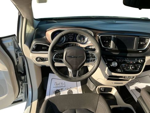 Used 2024 Chrysler Voyager LX image 12