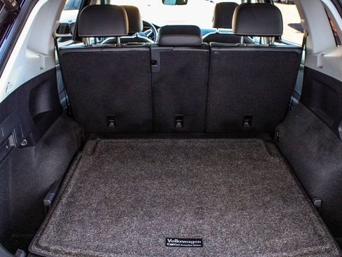 Used 2022 Volkswagen Tiguan SE w/ Panoramic Sunroof Package image 44