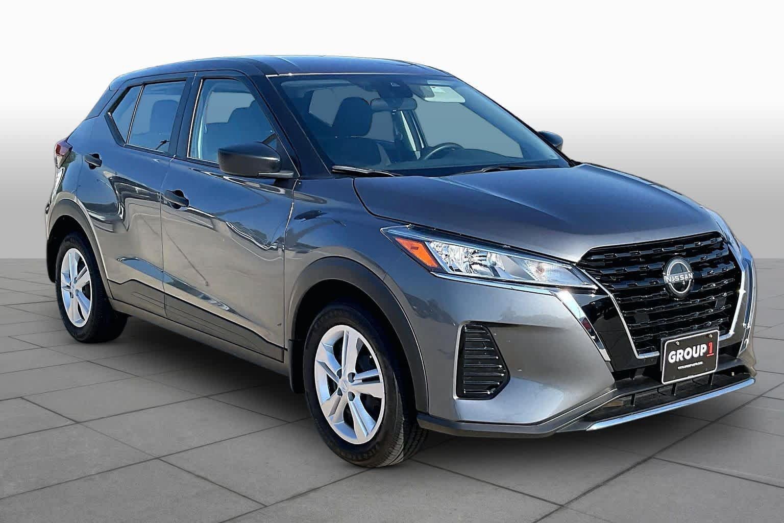 Used 2025 Nissan Kicks Play S FWD image 3