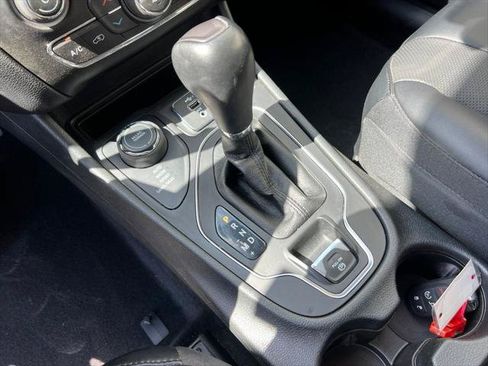 Certified 2022 Jeep Cherokee Latitude Lux AWD/4WD image 17