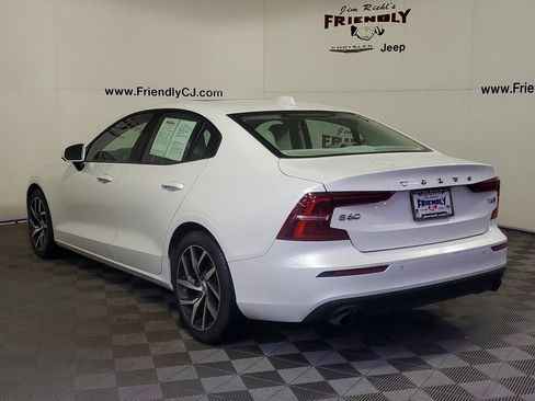 Used 2020 Volvo S60 T6 Momentum image 4