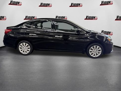 Used 2017 Nissan Sentra SV w/ Driver's Assist Package FWD image 4