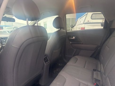 Used 2017 Kia Niro EX image 6
