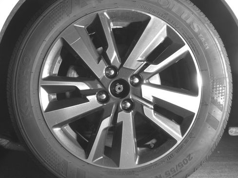 Used 2025 Nissan Versa SV image 12