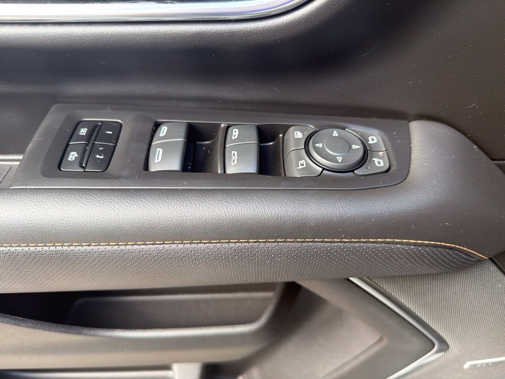 Used 2024 GMC Yukon AT4 AWD/4WD image 10