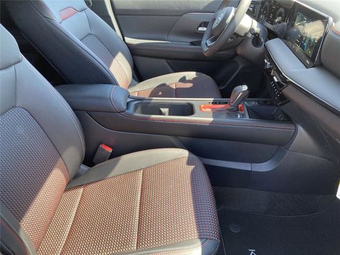 New 2026 Nissan Kicks SR image 31