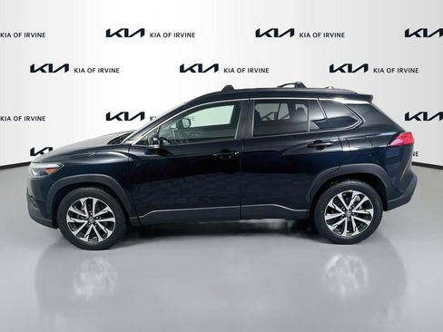 Used 2023 Toyota Corolla Cross XLE w/ Convenience Package FWD image 4