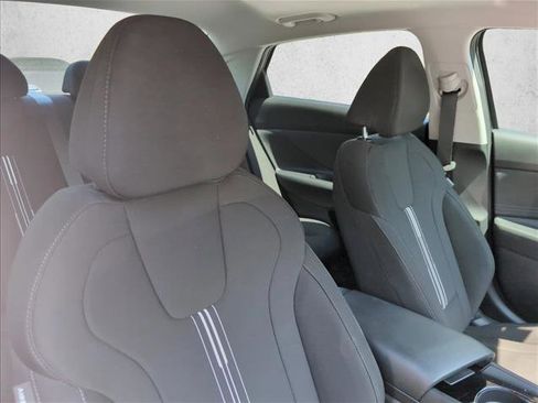 Certified 2025 Hyundai Elantra SEL FWD image 25