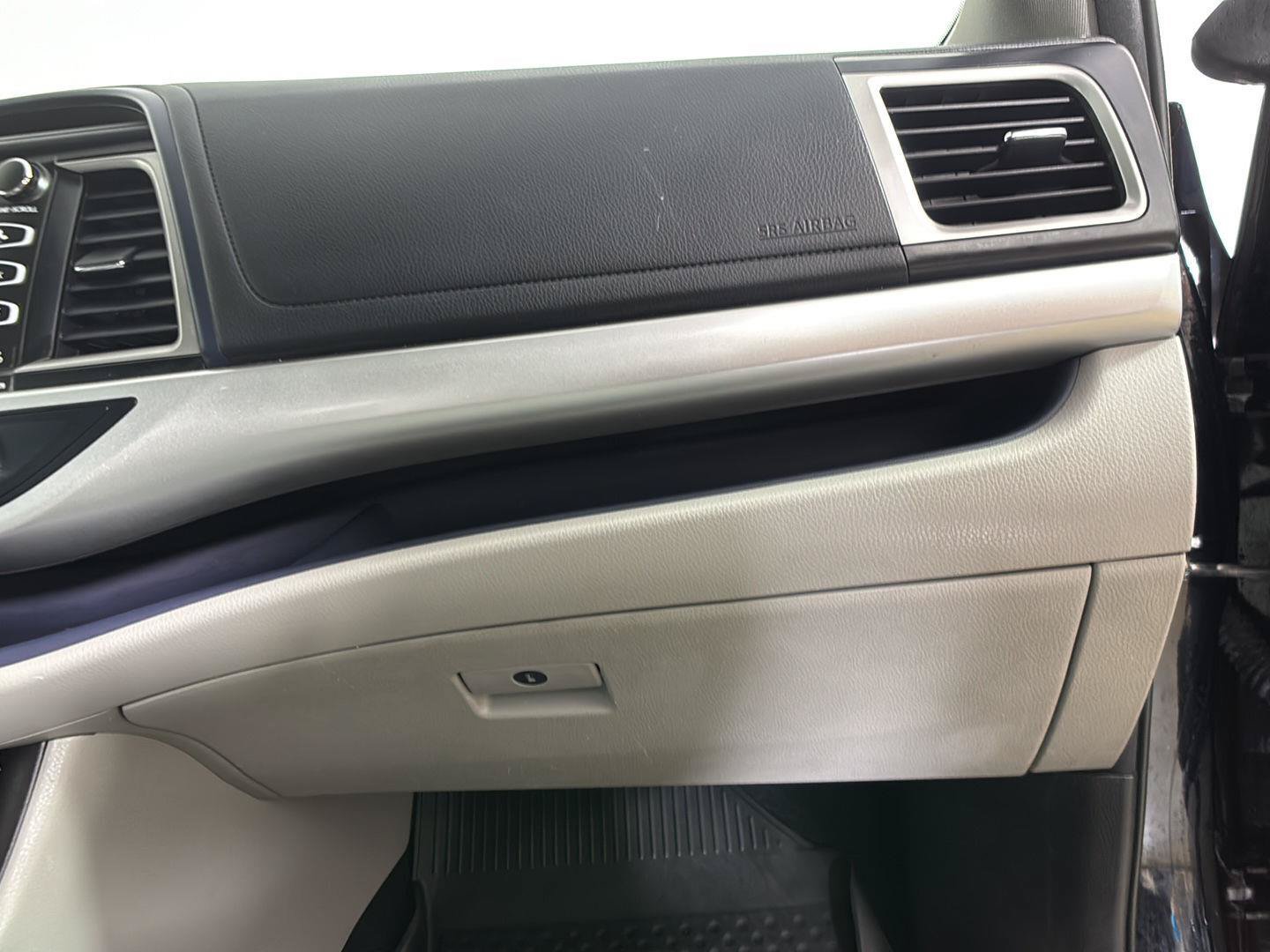 Used 2018 Toyota Highlander XLE AWD/4WD image 25